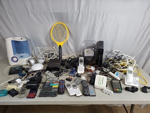 lot 71 image: Assorted Estate Electronics
