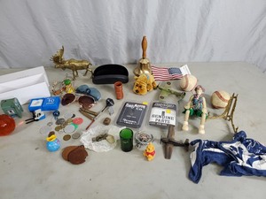 lot 87 image: Assorted Collectibles