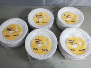 lot 97 image: 1000 New Paper Plates