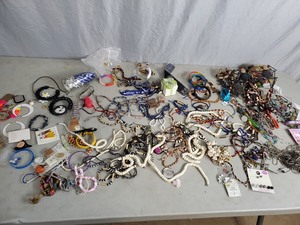 lot 109 image: Large Lot of Necklaces and Jewelry