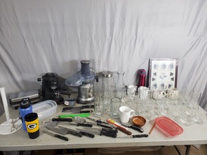 lot 114 image: Libbey, Vases, Williams Sonoma, Glasses, Knives, Breville Juicer, More