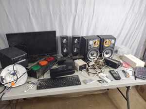 lot 116 image: Assorted Electronics