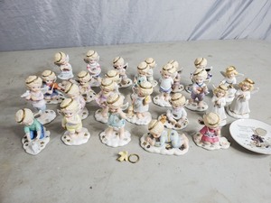 lot 132 image: Katharine Stevenson Tender Hearts Figurines