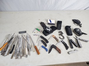 lot 135 image: Assorted Knives, Binoculars, Letter Openers