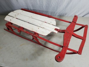 lot 138 image: Vintage Snow Sled