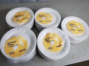 lot 158 image: 1000 New Paper Plates