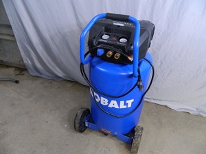 lot 55 image: Kobalt 20 Gallon Air Compressor - Needs Work
