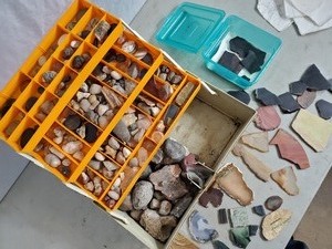 lot 9G image: Nice Box of Collectible Stones, Rocks, Agates, Fossils