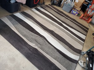 lot 7B image: 8 x 10 Area Rug