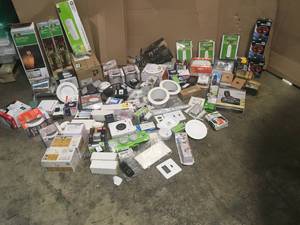 Lot of assorted lightning see pictures