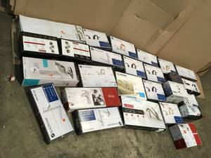 Lot with a mix of Branded Faucets various models, conditions customer returns see pictures
