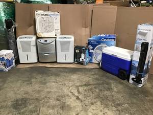 Pallet with assorted housewares misc items not inspected some may missing pieces or need repair
