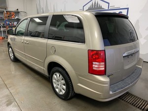 2009 Chrysler Town & Country -No Reserve-
