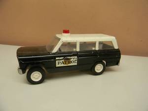 lot 13 image: VINTAGE TONKA HIGHWAY PATROL JEEP WAGONEER - SEE PICTURES