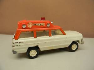 lot 14 image: VINTAGE TONKA RESCUE PATROL JEEP WAGONEER - SEE PICTURES