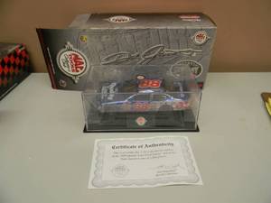 lot 35 image: MAC TOOLS DALE JARRETT 124 SCALE 1999 FORD TORUS LIMITED EDITION 1 OF 5004 - NEW IN BOX WITH PLASTIC DISPLAY CASE & COA - MINT - SEE PICTURES