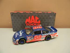 lot 40 image: MAC TOOLS DALE JARRETT 1998 FORD TAURUS  #88 QUALITY CARS 124 SCALE - LIMITED EDITION - NEW IN BOX - SEE PICTURES