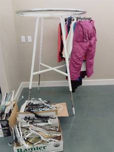 Round Clothing Rack for Retail