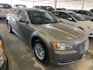 lot 1 image: 2014 Chrysler 300
