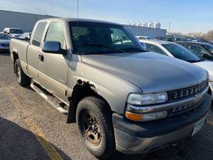 lot 16 image: 2002 Chevrolet Silverado 1500 LS 4x4