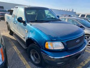 lot 19 image: 2000 Ford F-150 XLT 4x4