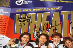 USA Womens Hockey Gold Metal Autographed Wheaties Box