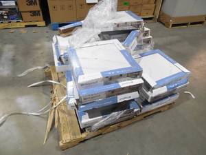 lot 27 image: Carrara 18 in. x 18 in. Glazed Porcelain Floor and Wall Tile (404 sq. ft.)