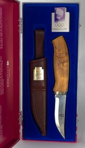 lot 9 image: OL-Kniven Hkon Norwegian Knife from 1994 Lillehammer Winter Olympics Edition