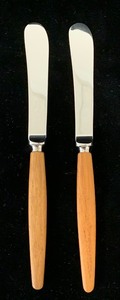lot 13 image: Set of 2 Skaugum Stainless Spreaders, Made in Norway