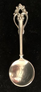 lot 19 image: Norge Souvenir Serving Spoon in Vintage Box
