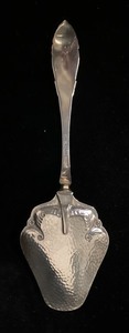 lot 25 image: Petite Hammered Sterling Silver Pastry Server - Ibis Pattern by Kristian Hestenes of Bergen, Norway