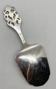 lot 32 image: TH Marthinsen Viking Rose Pattern Petite Sterling Silver Pastry Server