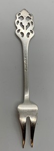lot 31 image: Marthinsen Viking Rose Pattern Sterling Silver Condiment Fork