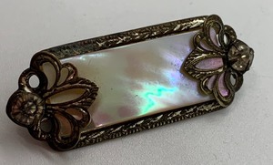 lot 80 image: Vintage Petite Victorian Mother of Pearl Pin