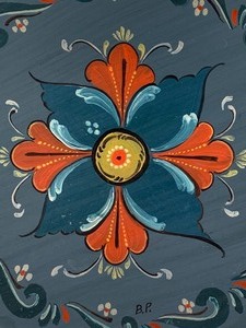 lot 153 image: Norwegian Hand Painted Rosemaled 8.25 Wooden Folk Art  Blue Display Plate