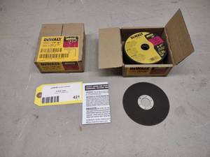 (2) 25 packs Dewalt 412 Grinding...