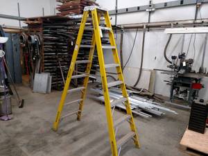 8 Werner Fiberglass 2-Sided Step Ladd...