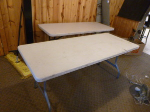 2 Folding Tables