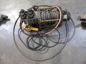 lot 8 image: Woods Power Winch 14,000 # Needs S...
