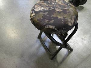 lot 10 image: Hunting Seat With Swivel...