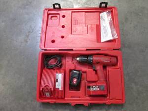 lot 12 image: 14.4V Milwaukee Cordless Drill Wea...