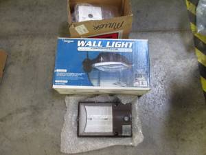 lot 46 image: Wall Light in Box (Fluorescent) (25...