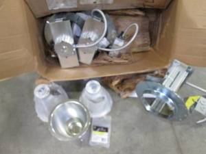 lot 64 image: Pathway Lighting Vertical Incandesc...