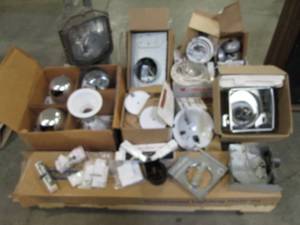 lot 90 image: Pallet of Assorted Housings & Elect...
