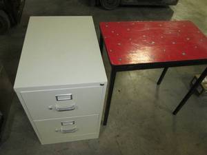 lot 102 image: 2 Drawer File Cabinet No Key & Wo...