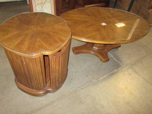 lot 116 image: Coffee Table With Matching End Tabl...