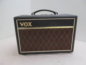 lot 5 image: pathfinder 10 vox amplifier