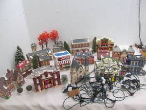 lot 32 image: holiday houses and dcor