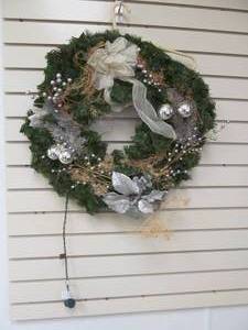 lot 64 image: wreath