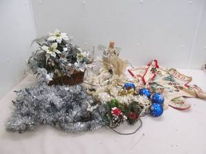 lot 66 image: holiday decorations
